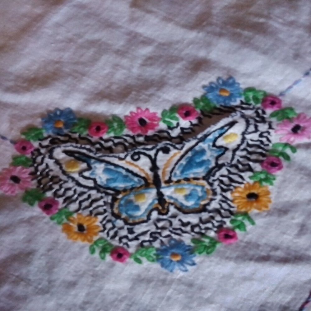 Vntg Table Scarf Dish Towel Hand Embroadered Butterflies Floral 3D sm hole READ